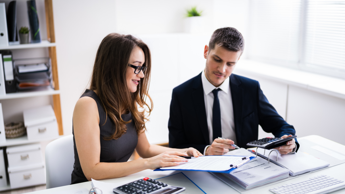 men and women approach financial planning